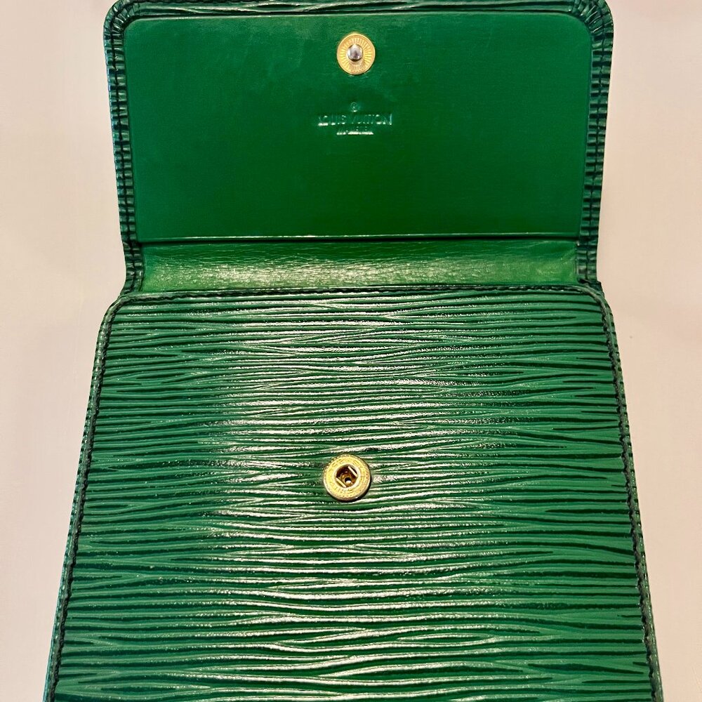 Louis Vuitton Limited Edition Malletier Borneo Green Epi Elise Wallet + COA - Picture 4 of 16